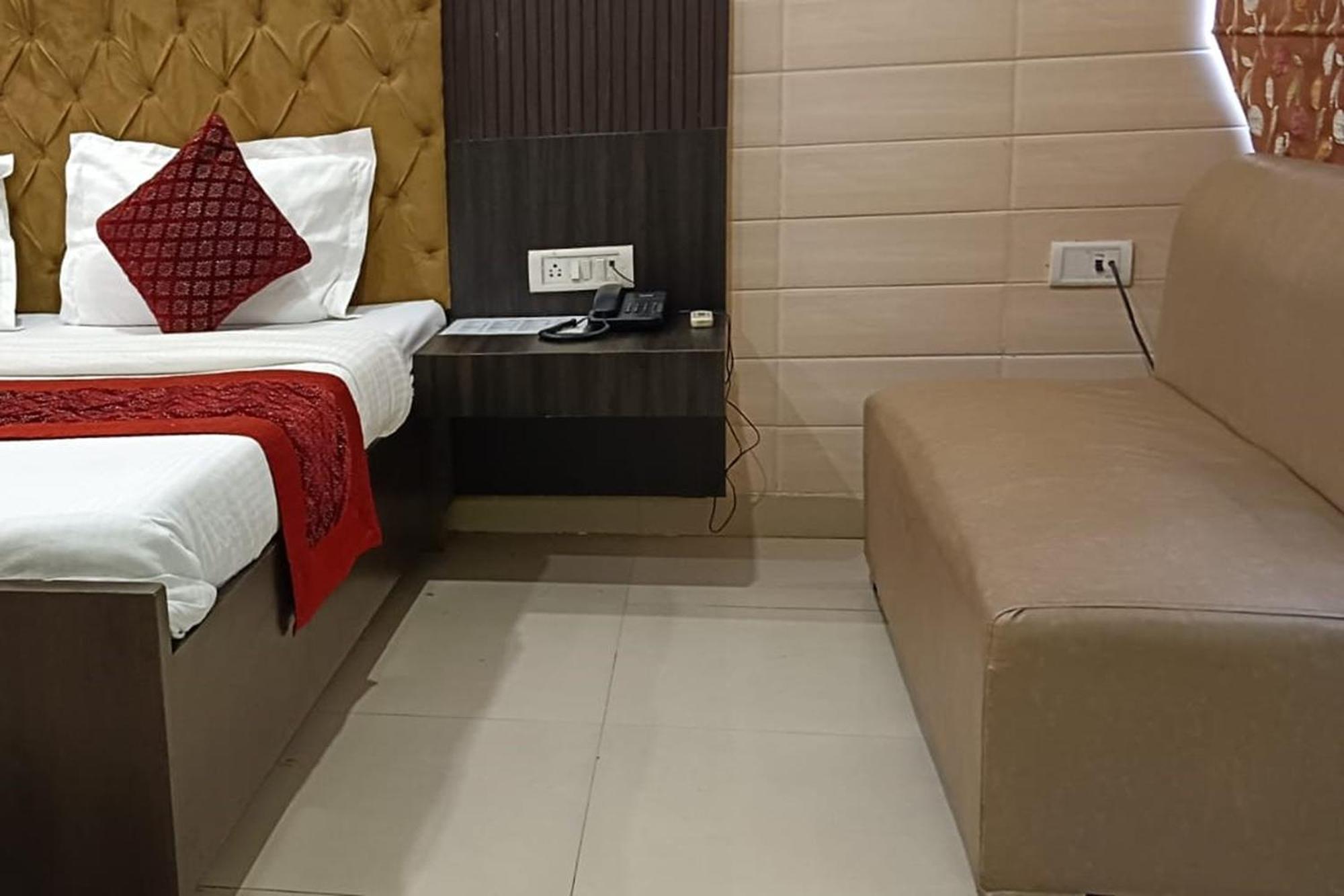 Hotel Shree Kanta Gurgaon Dış mekan fotoğraf